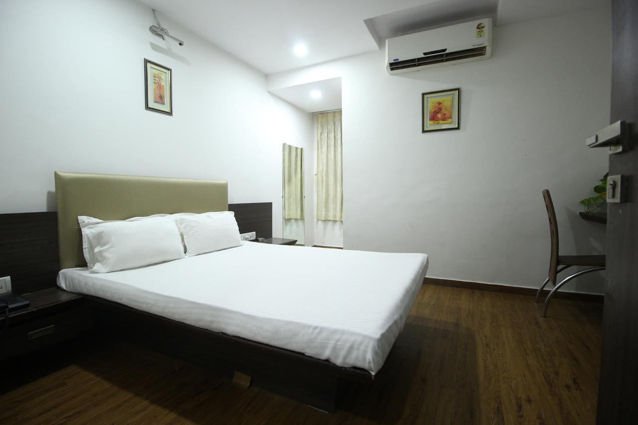 ואדודרה New Rajdhani Hotel מראה חיצוני תמונה