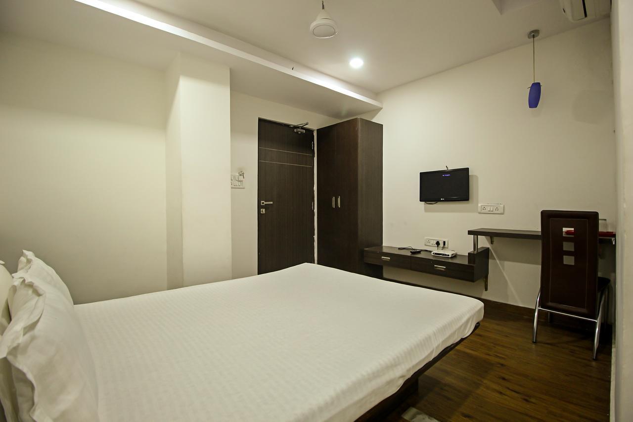 ואדודרה New Rajdhani Hotel מראה חיצוני תמונה