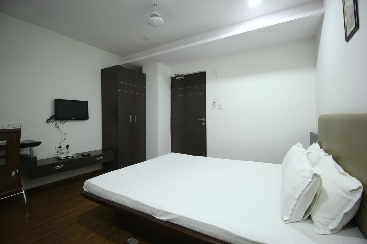 ואדודרה New Rajdhani Hotel מראה חיצוני תמונה