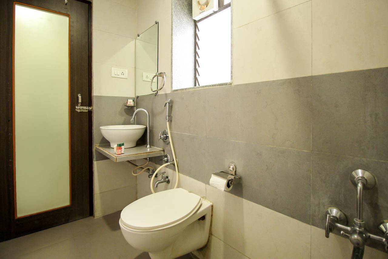 ואדודרה New Rajdhani Hotel מראה חיצוני תמונה
