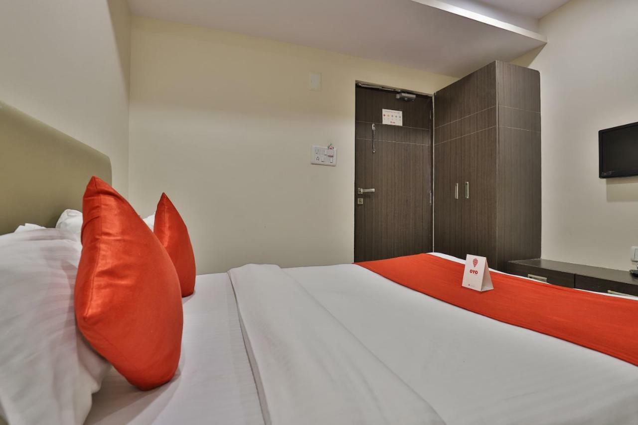 ואדודרה New Rajdhani Hotel מראה חיצוני תמונה